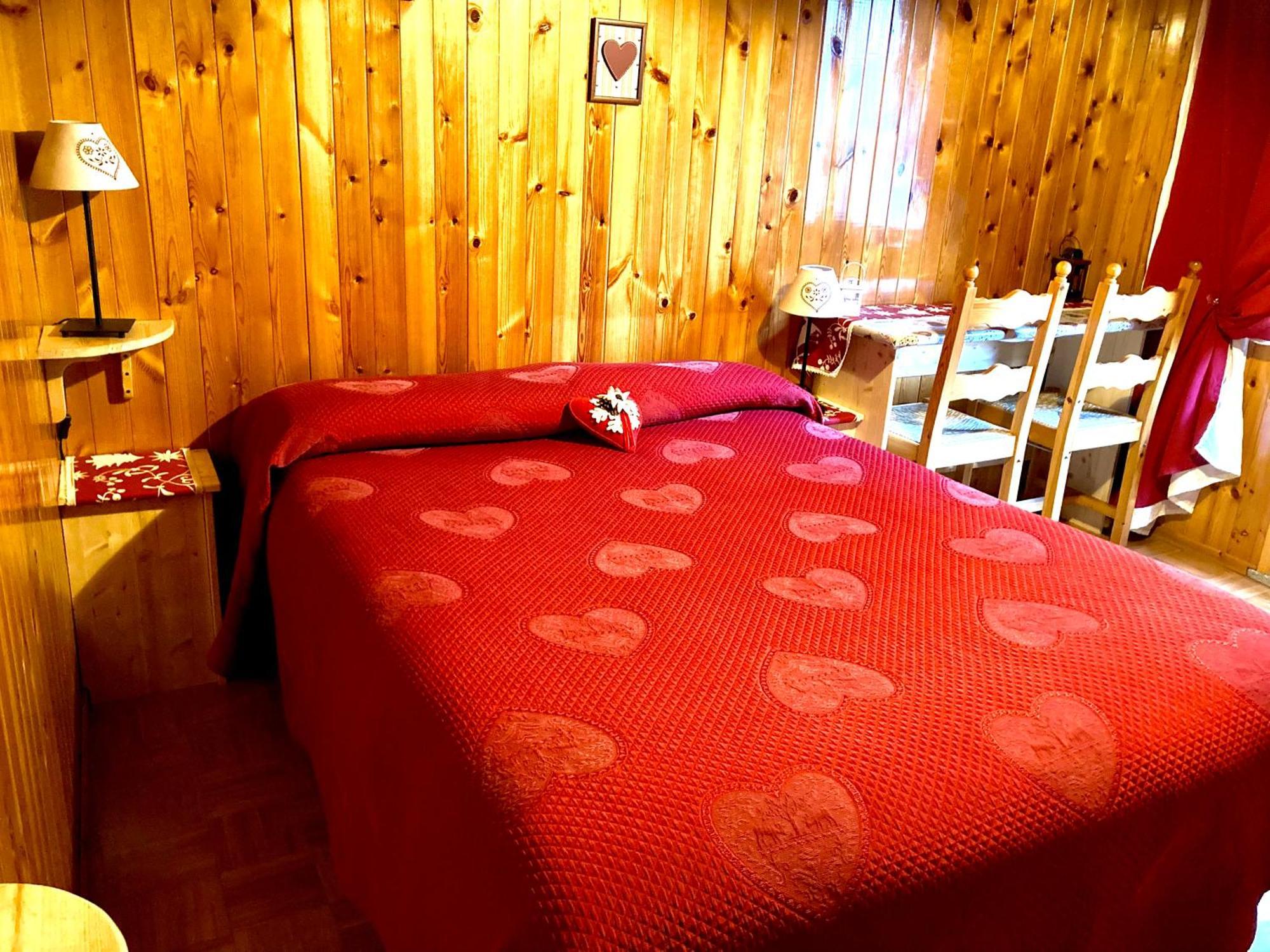 B&B Maison Vallomy Lillianes Εξωτερικό φωτογραφία