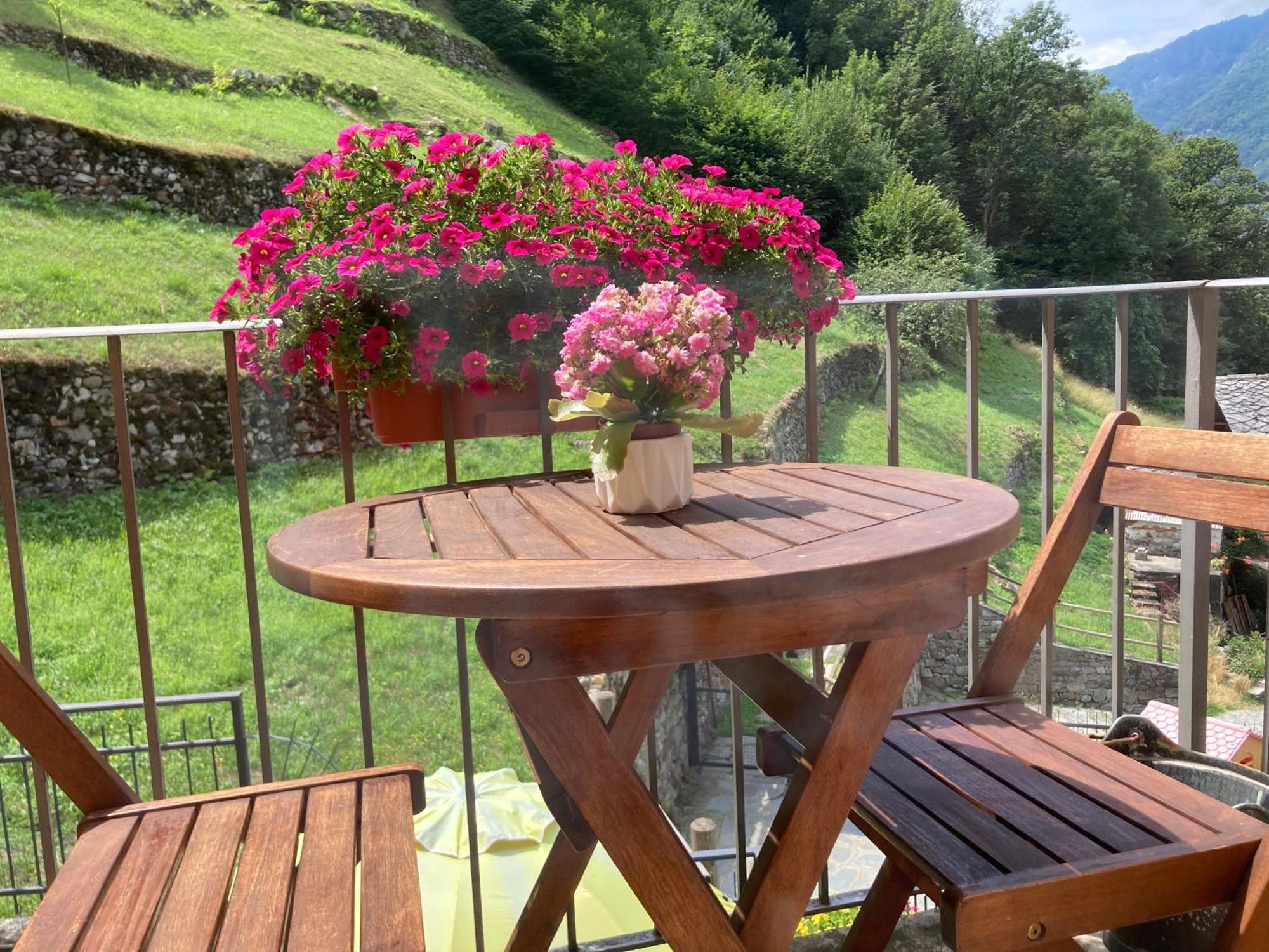 B&B Maison Vallomy Lillianes Εξωτερικό φωτογραφία