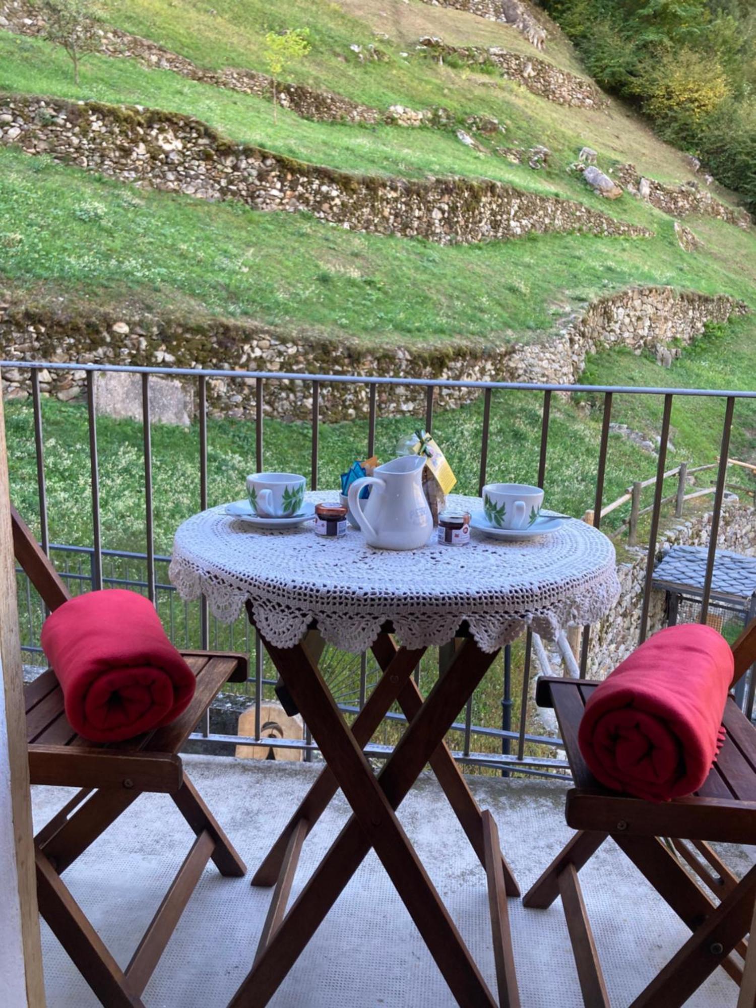B&B Maison Vallomy Lillianes Εξωτερικό φωτογραφία