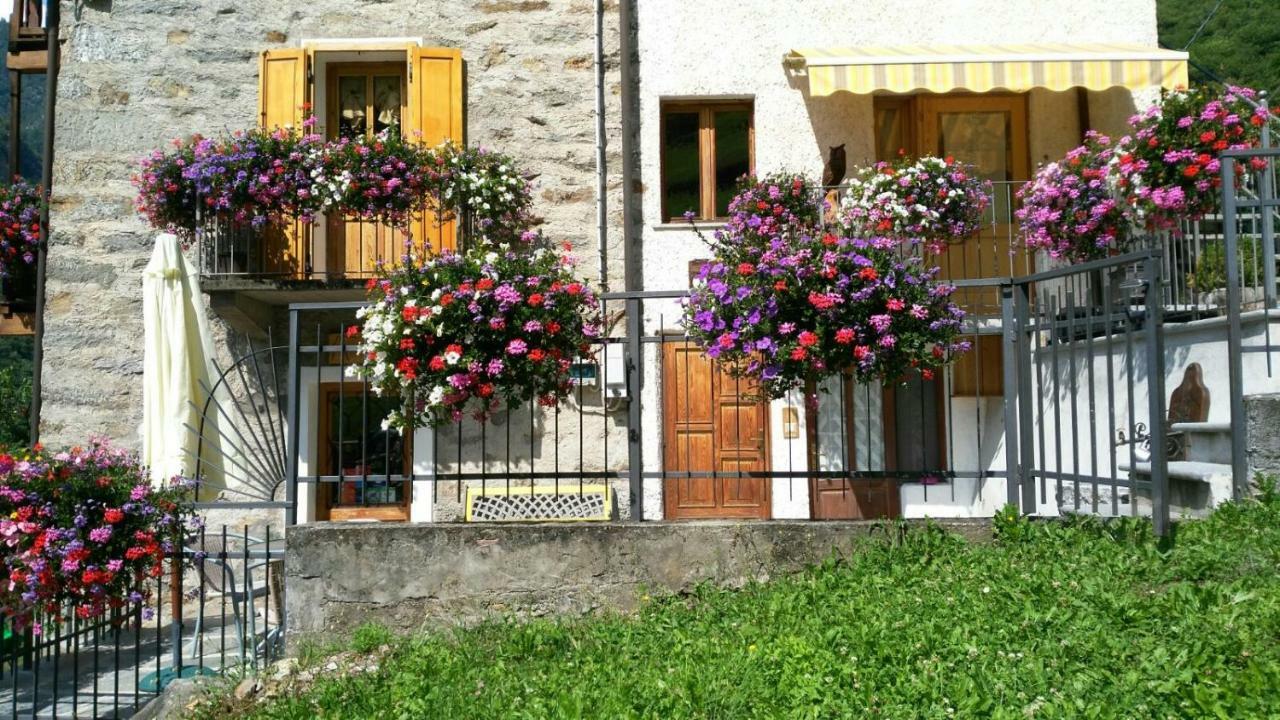 B&B Maison Vallomy Lillianes Εξωτερικό φωτογραφία