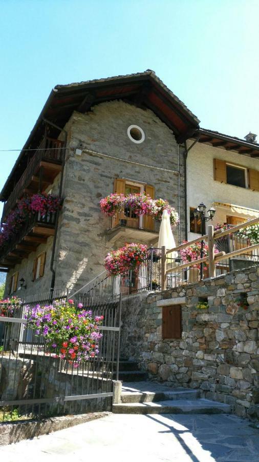 B&B Maison Vallomy Lillianes Εξωτερικό φωτογραφία
